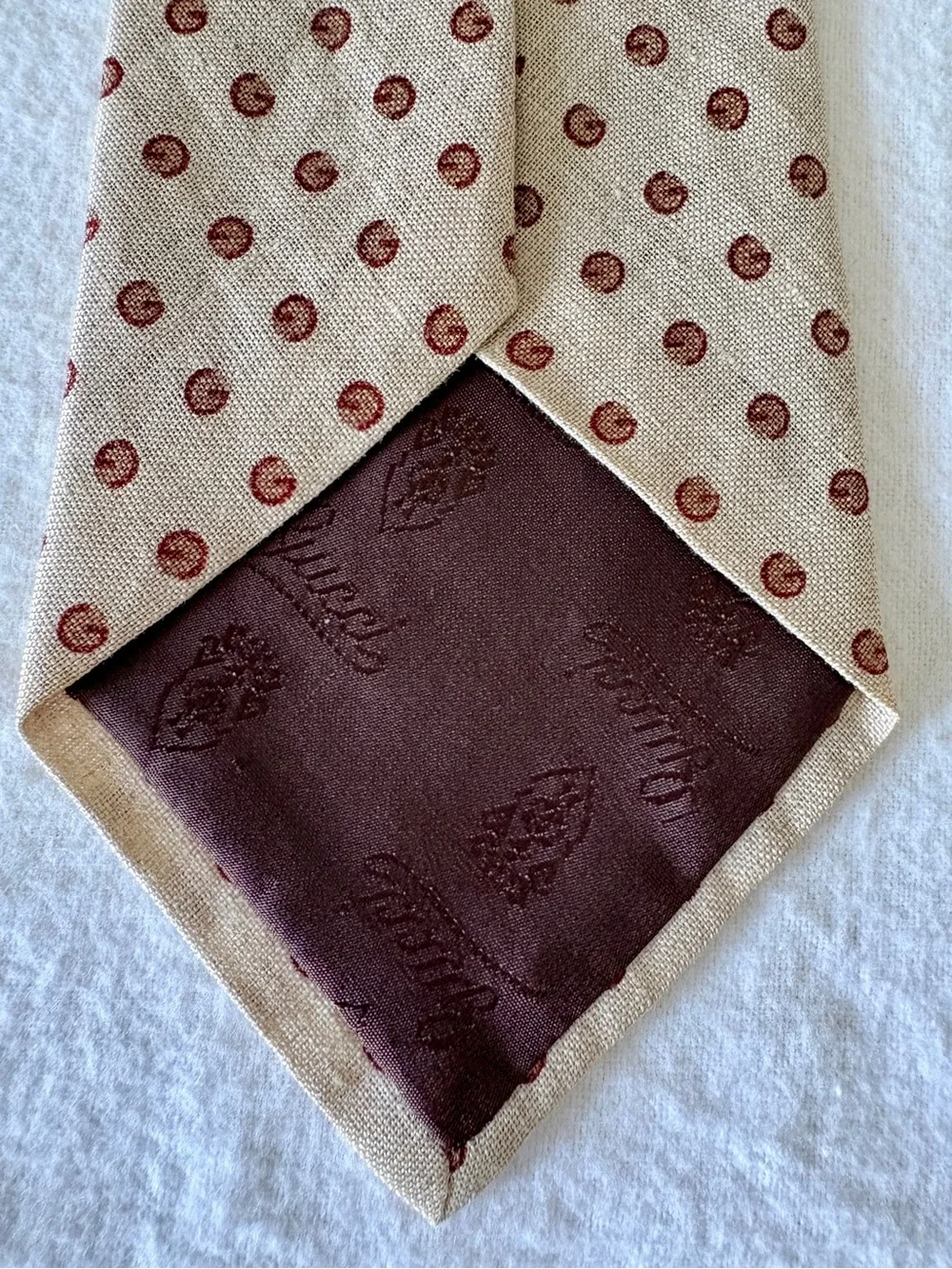 Gucci selling 20+